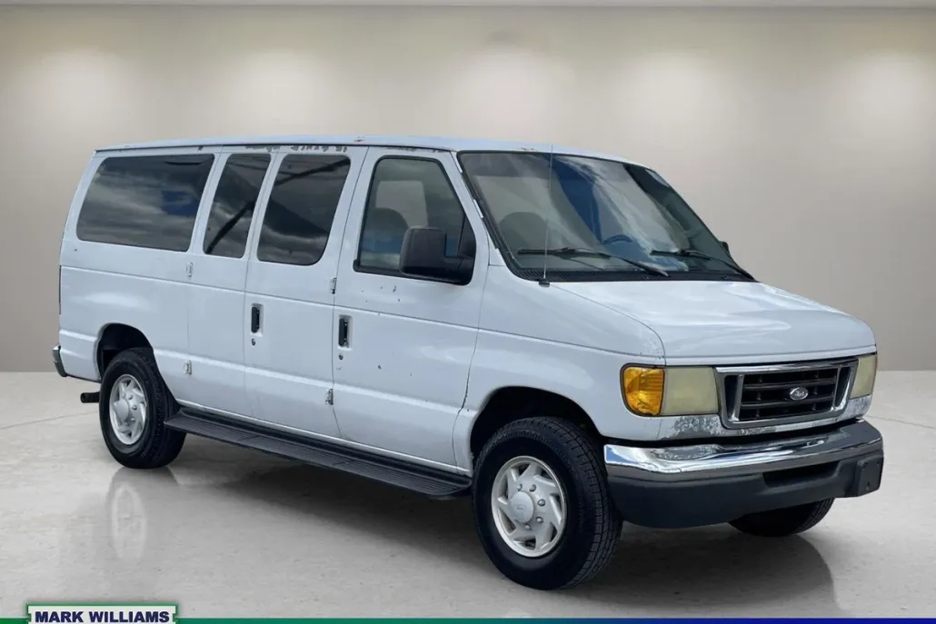2003 Ford E-350 photo 1