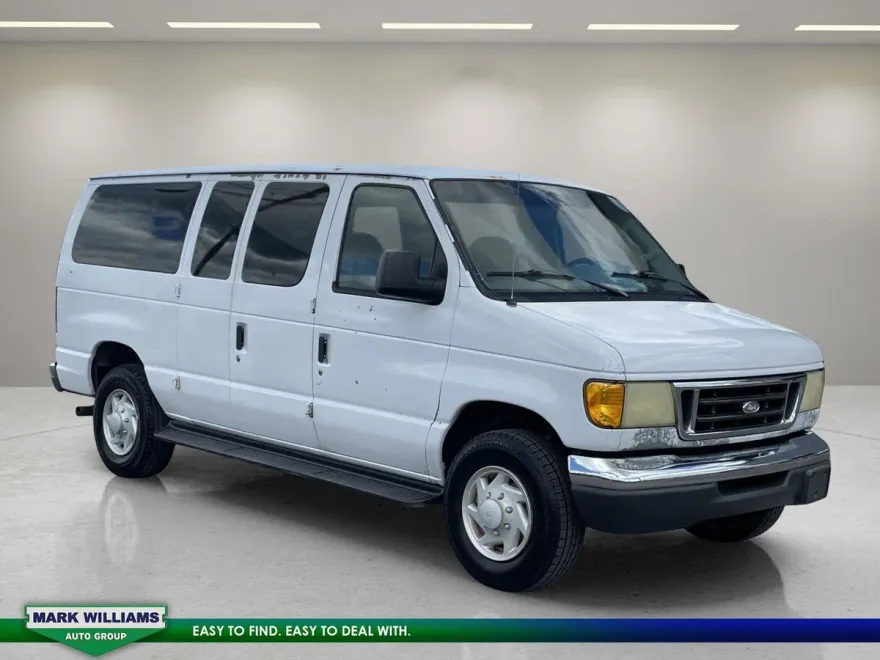 2003 Ford E-350 photo 1