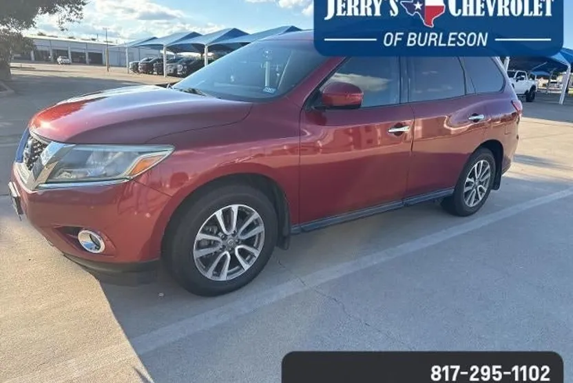 2016 Nissan Pathfinder SV photo 1