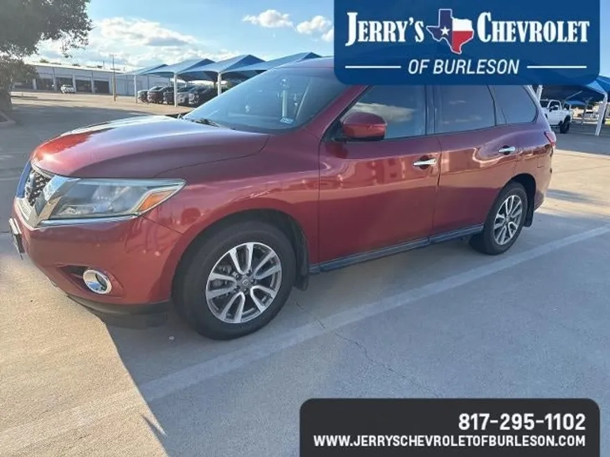 2016 Nissan Pathfinder SV photo 1