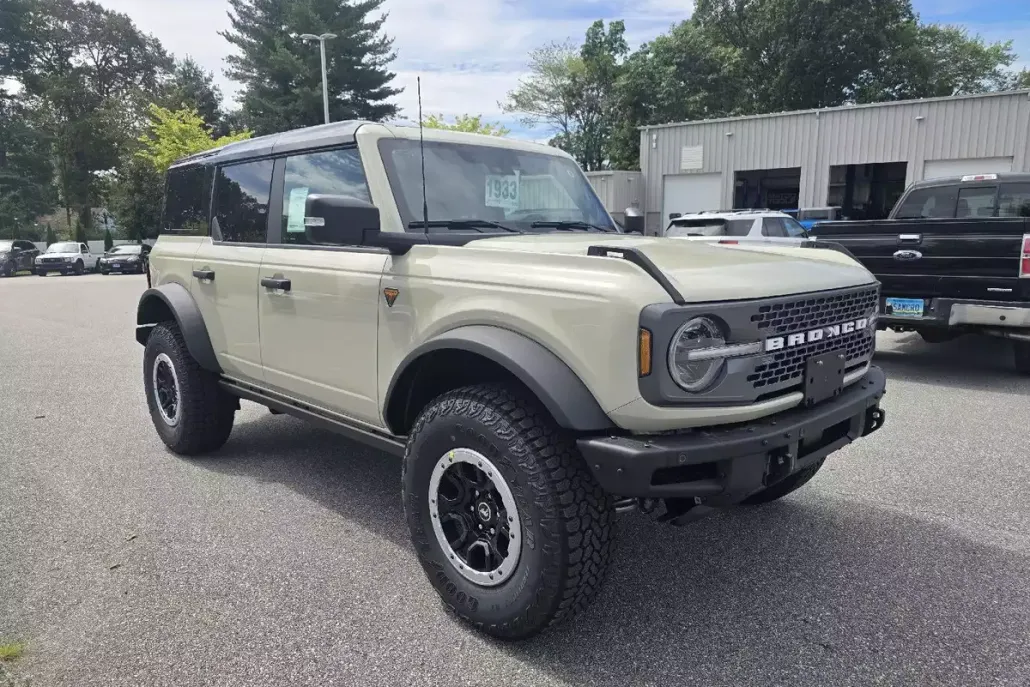2025 Ford Bronco Badlands photo 1