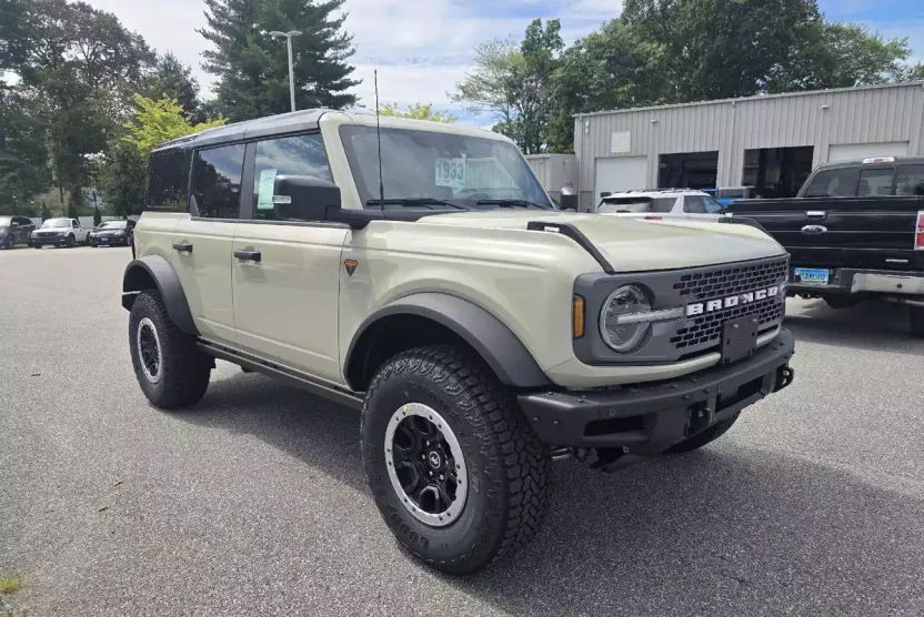 2025 Ford Bronco Badlands photo 1