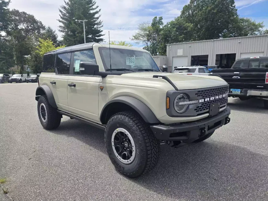 2025 Ford Bronco Badlands photo 1