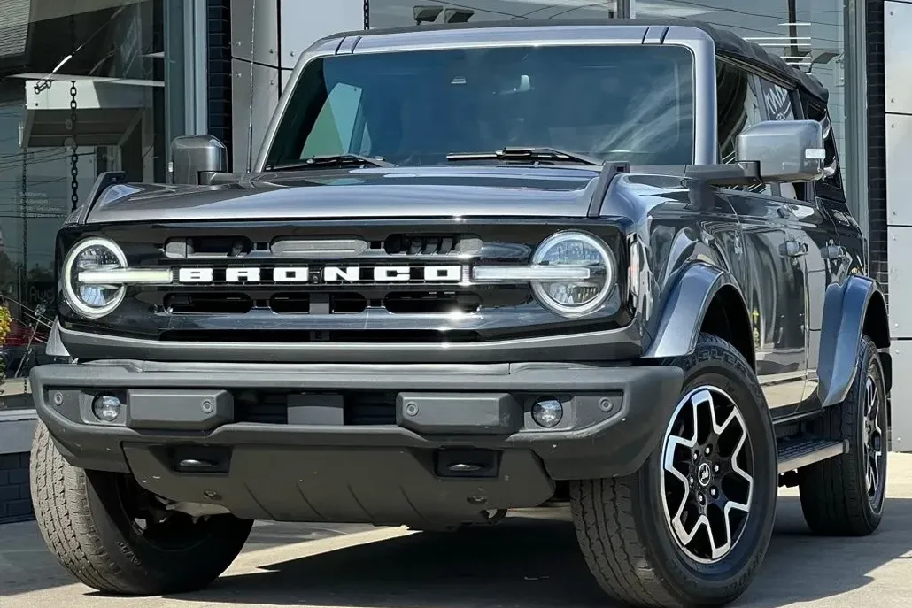 2021 Ford Bronco Outer Banks photo 1
