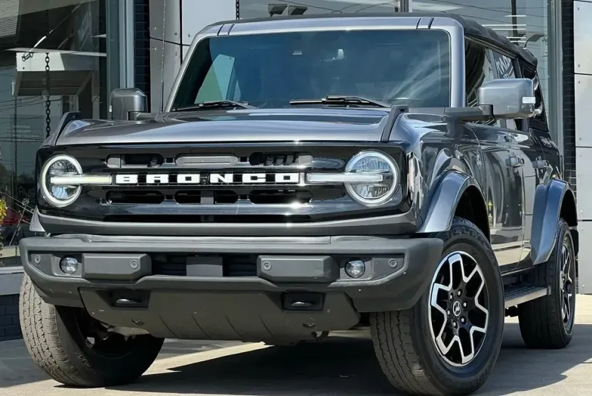 2021 Ford Bronco Outer Banks photo 1
