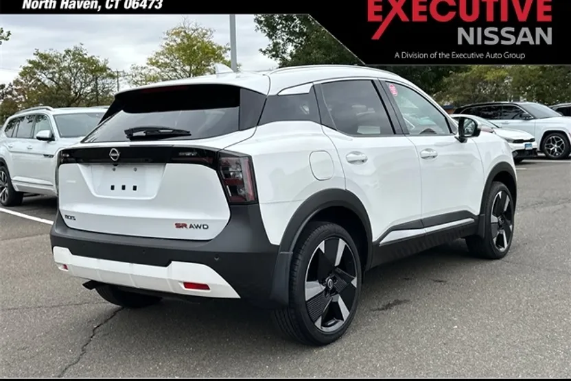 2025 Nissan Kicks SR photo 1
