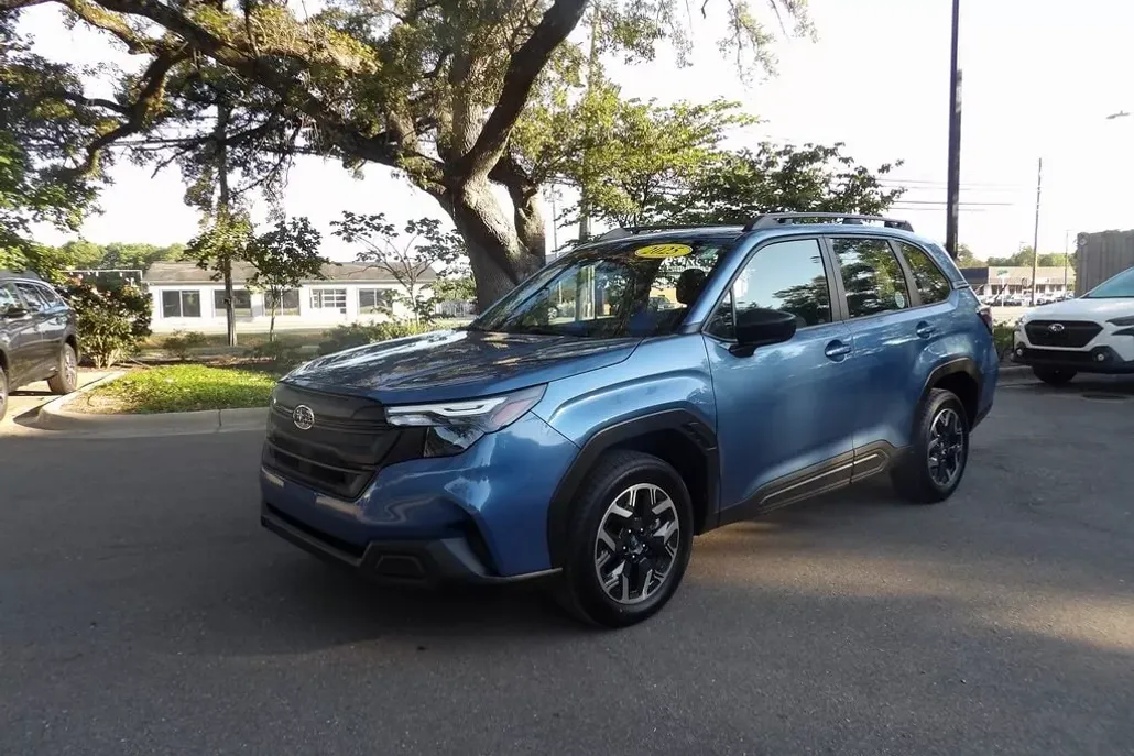 2025 Subaru Forester photo 1