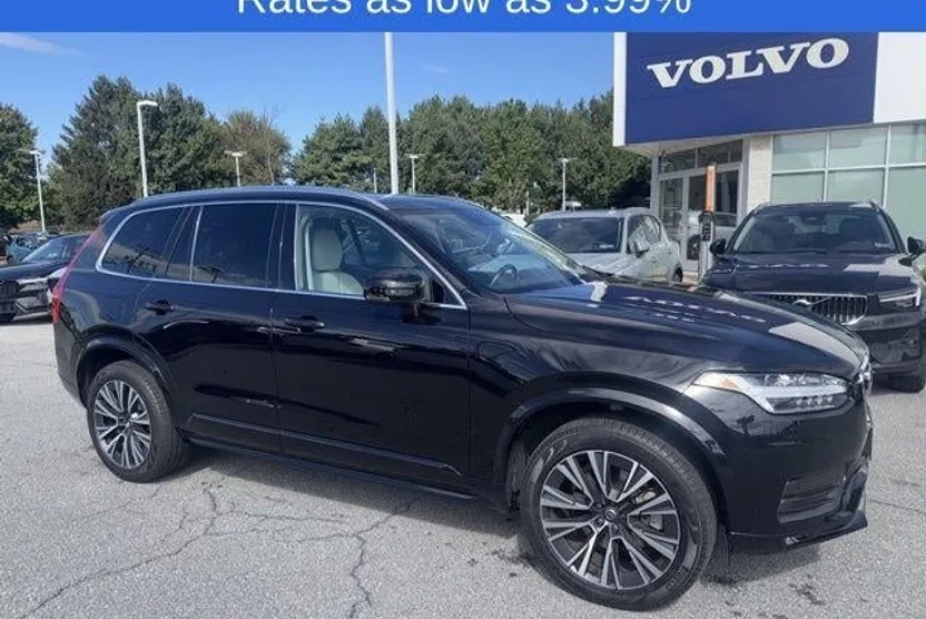2022 Volvo XC90 T6 AWD Momentum photo 1