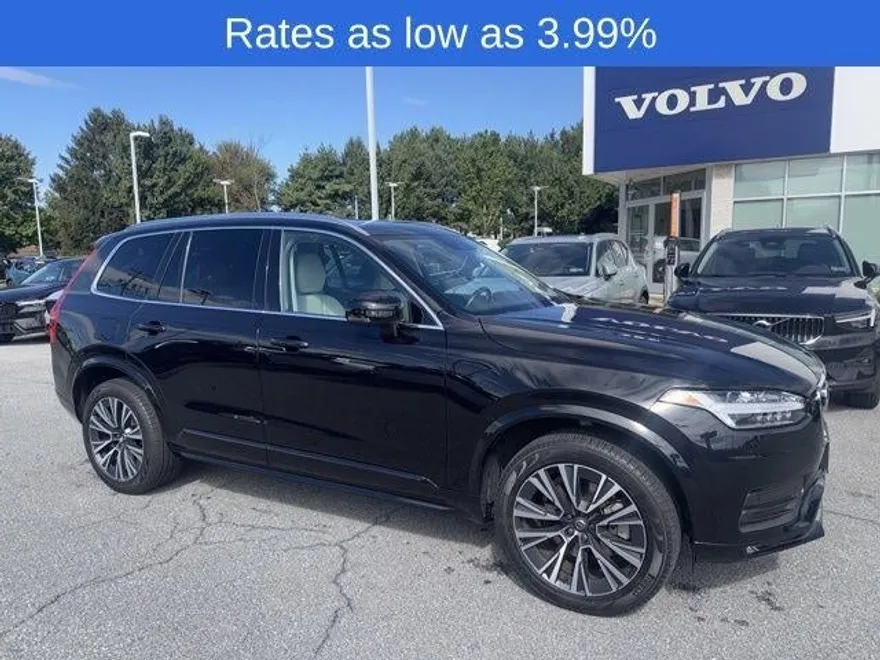 2022 Volvo XC90 T6 AWD Momentum photo 1