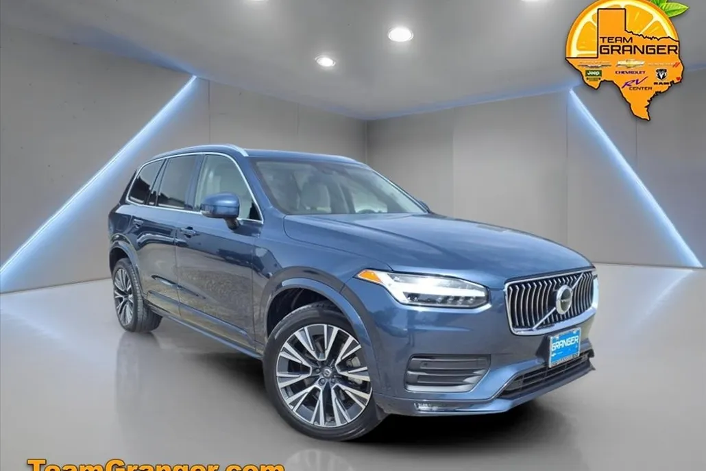 2022 Volvo XC90 T6 Momentum photo 1