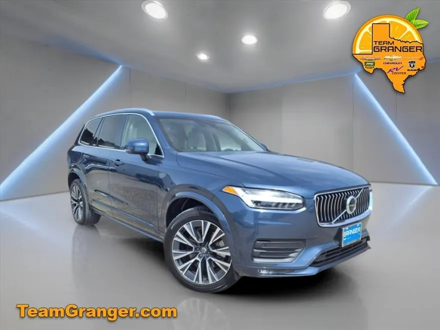 2022 Volvo XC90 T6 Momentum photo 1