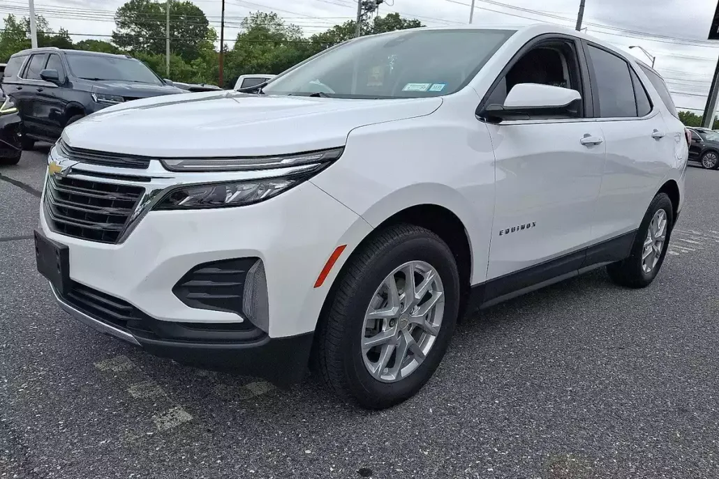 2022 Chevrolet Equinox LT photo 1