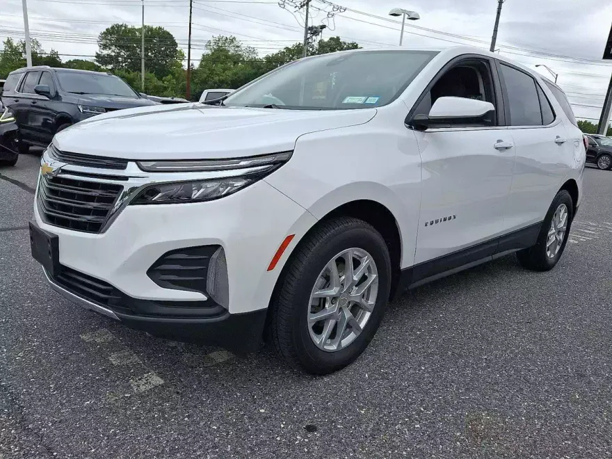 2022 Chevrolet Equinox LT photo 1
