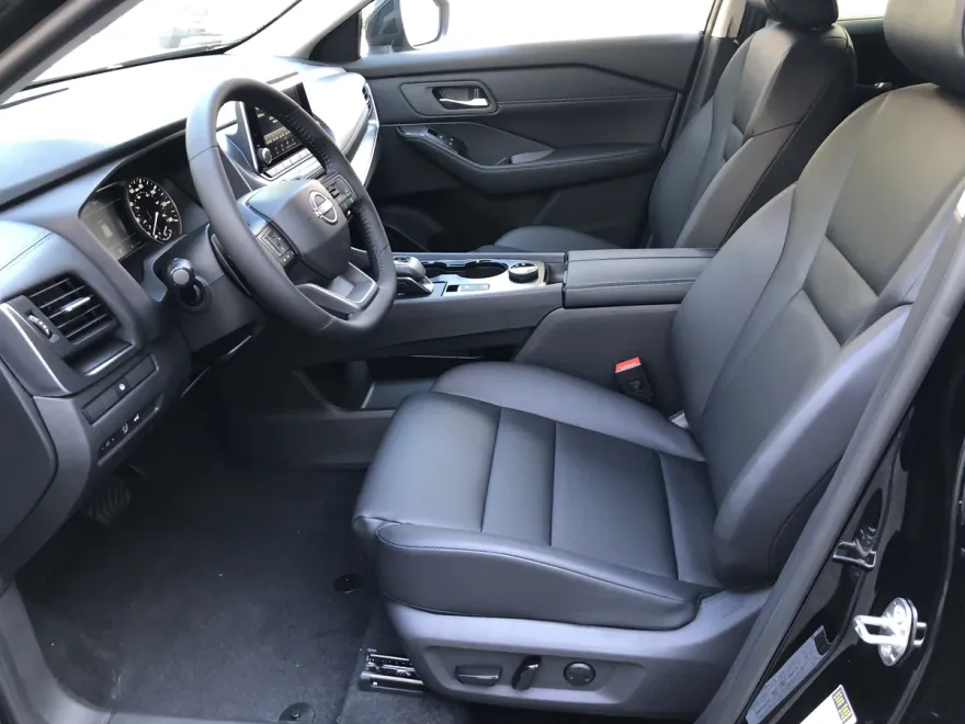 2026 Nissan Rogue SV photo 1