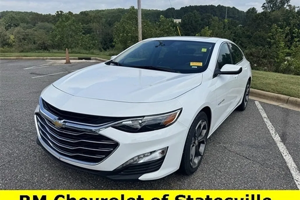 2023 Chevrolet Malibu 1LT photo 1