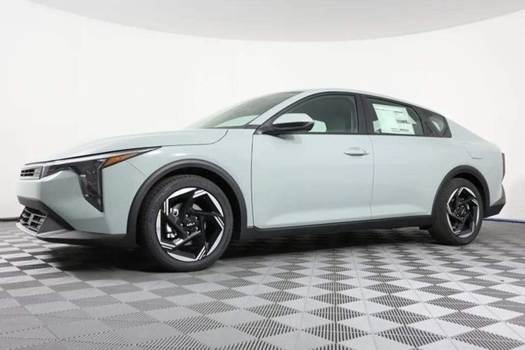 2025 Kia K4 EX photo 1