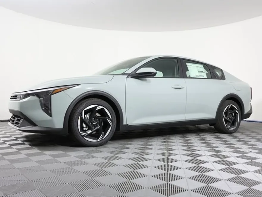 2025 Kia K4 EX photo 1