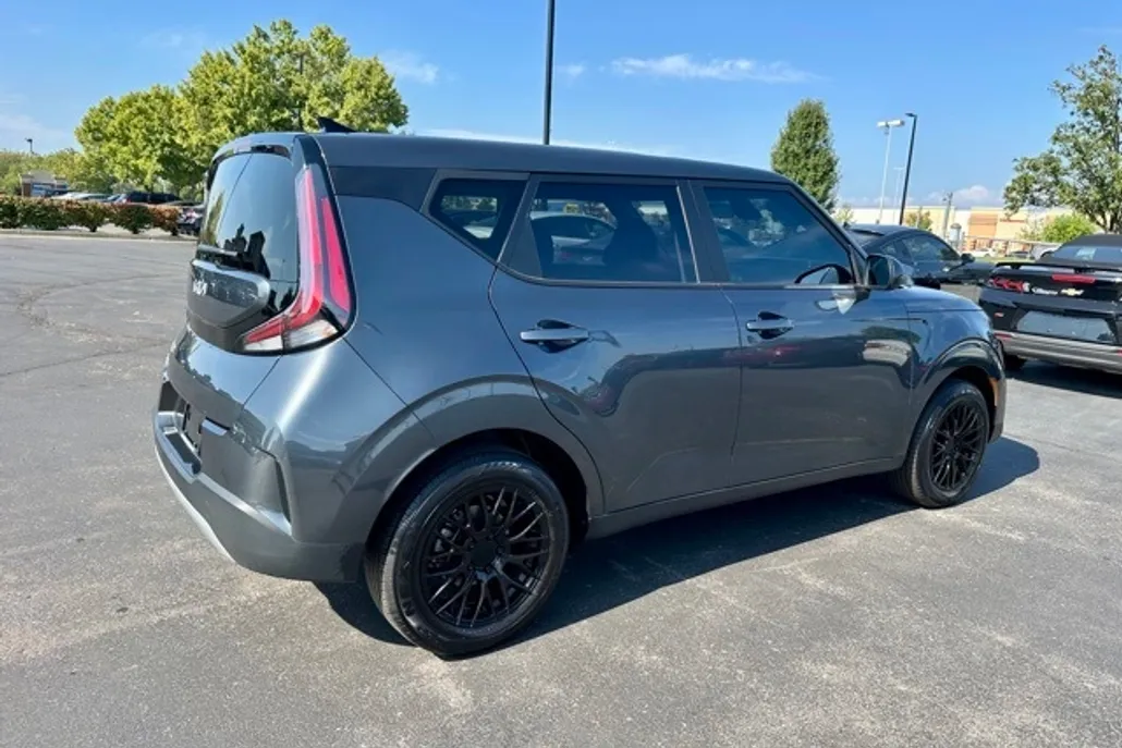 2024 Kia Soul LX photo 1
