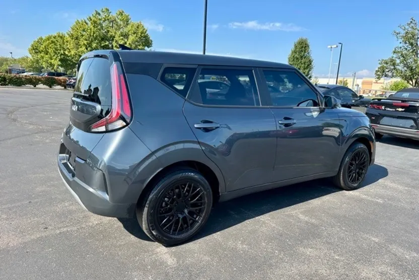 2024 Kia Soul LX photo 1