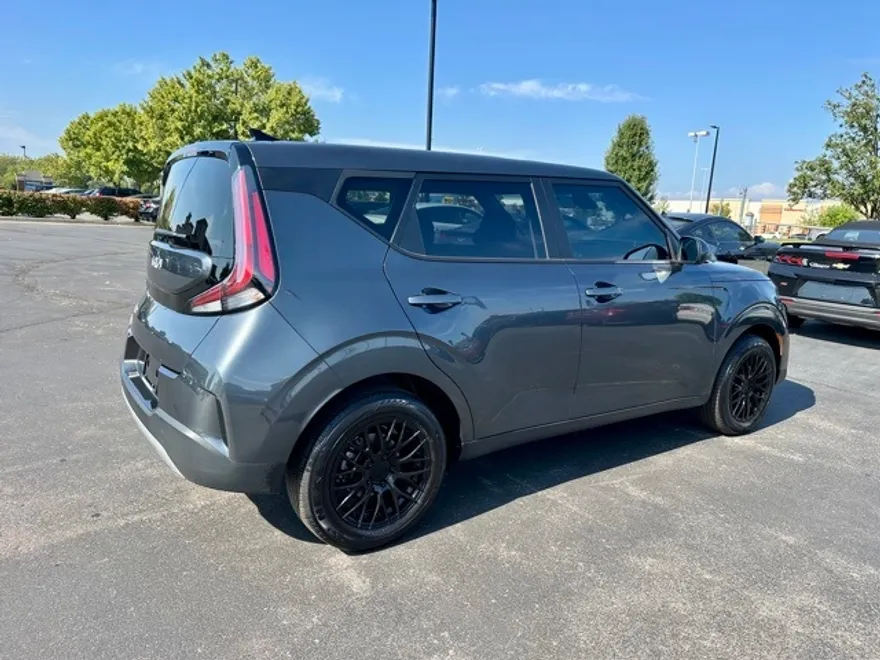 2024 Kia Soul LX photo 1