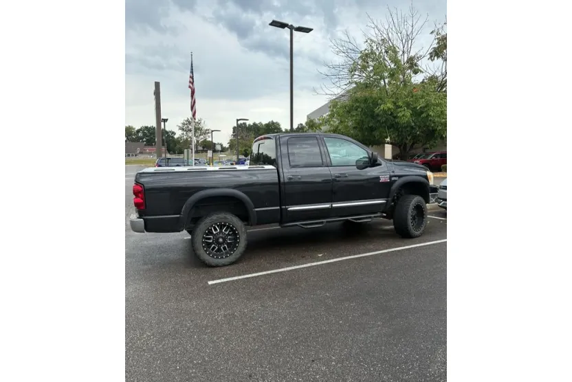 2008 Dodge Ram SLT photo 1