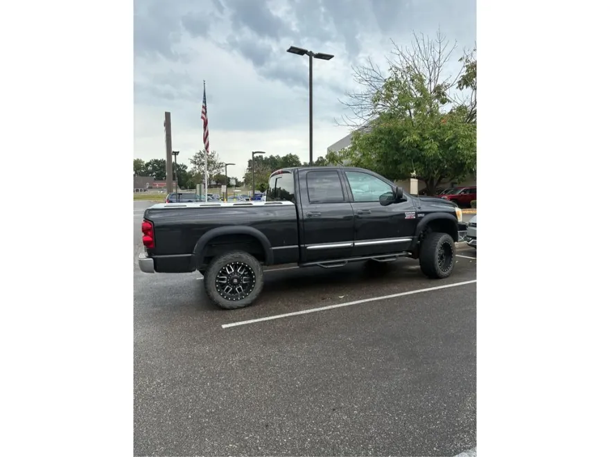 2008 Dodge Ram SLT photo 1