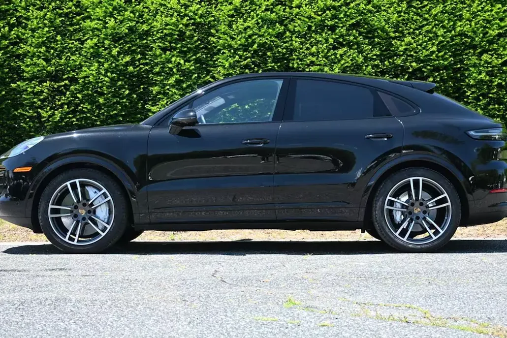 2023 Porsche Cayenne Coupe Turbo photo 1