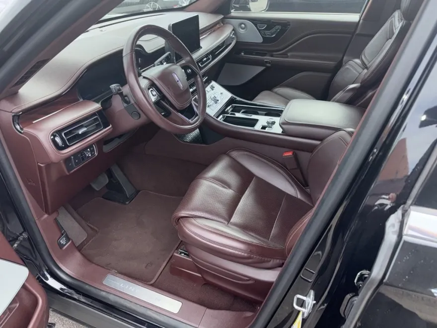 2023 Lincoln Aviator Black Label photo 1