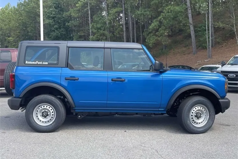 2025 Ford Bronco Base photo 1
