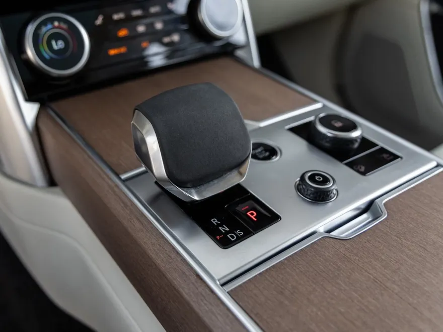 2023 Land Rover Range Rover SE photo 27