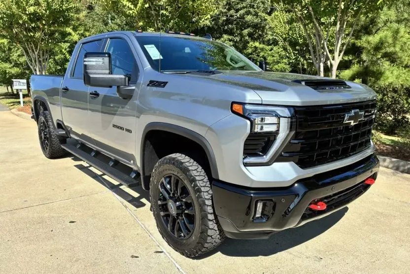 2026 Chevrolet Silverado 2500HD LT photo 1
