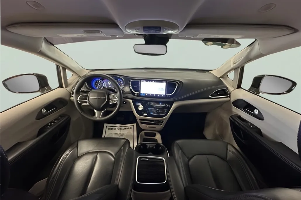 2022 Chrysler Pacifica Touring L photo 1