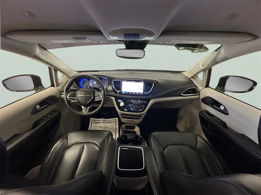 2022 Chrysler Pacifica Touring L photo 1