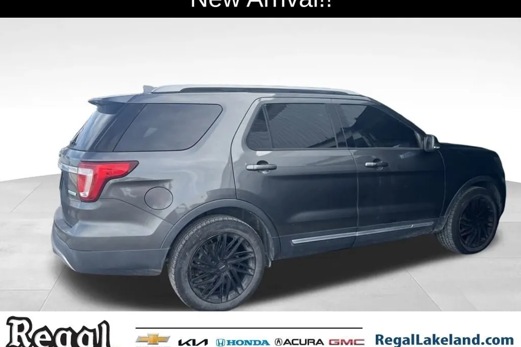 2017 Ford Explorer XLT photo 1