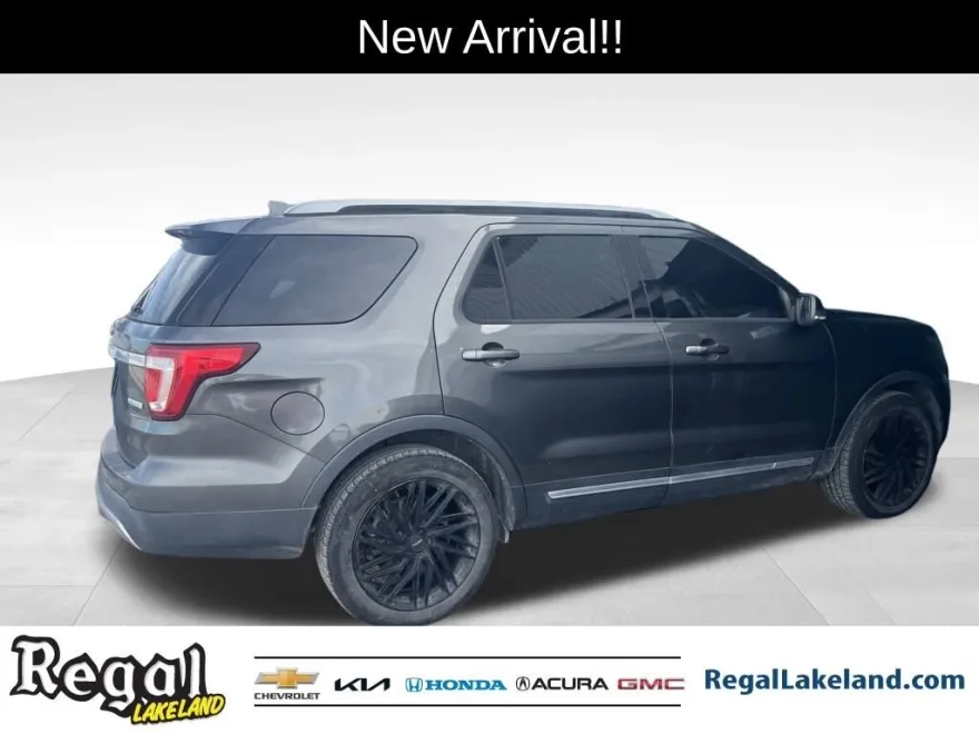 2017 Ford Explorer XLT photo 1