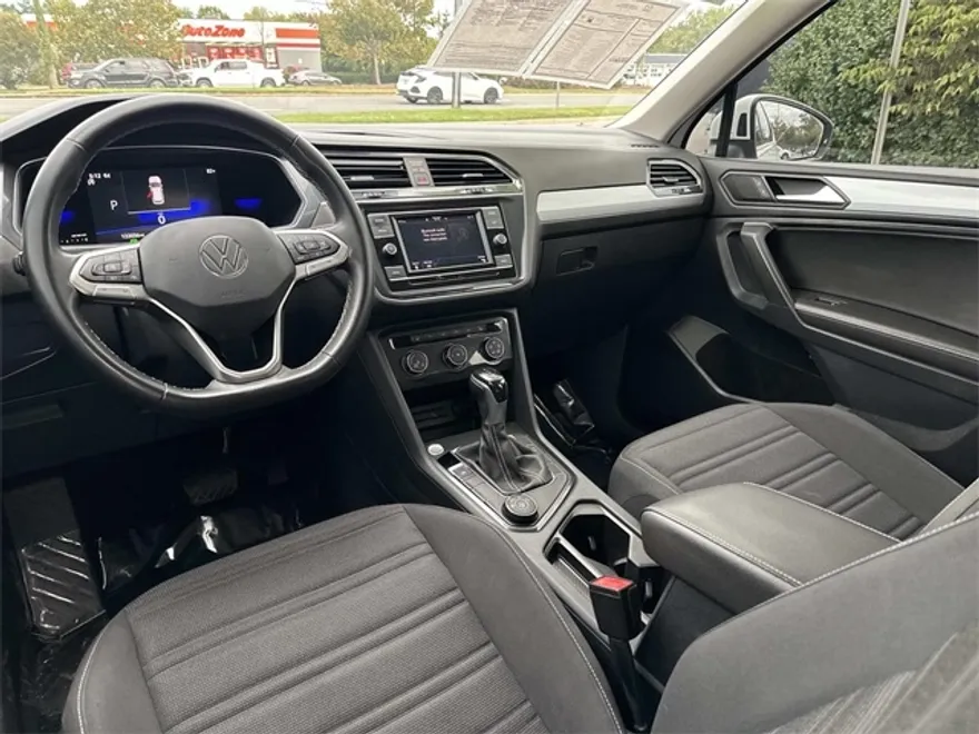 2022 Volkswagen Tiguan S photo 1