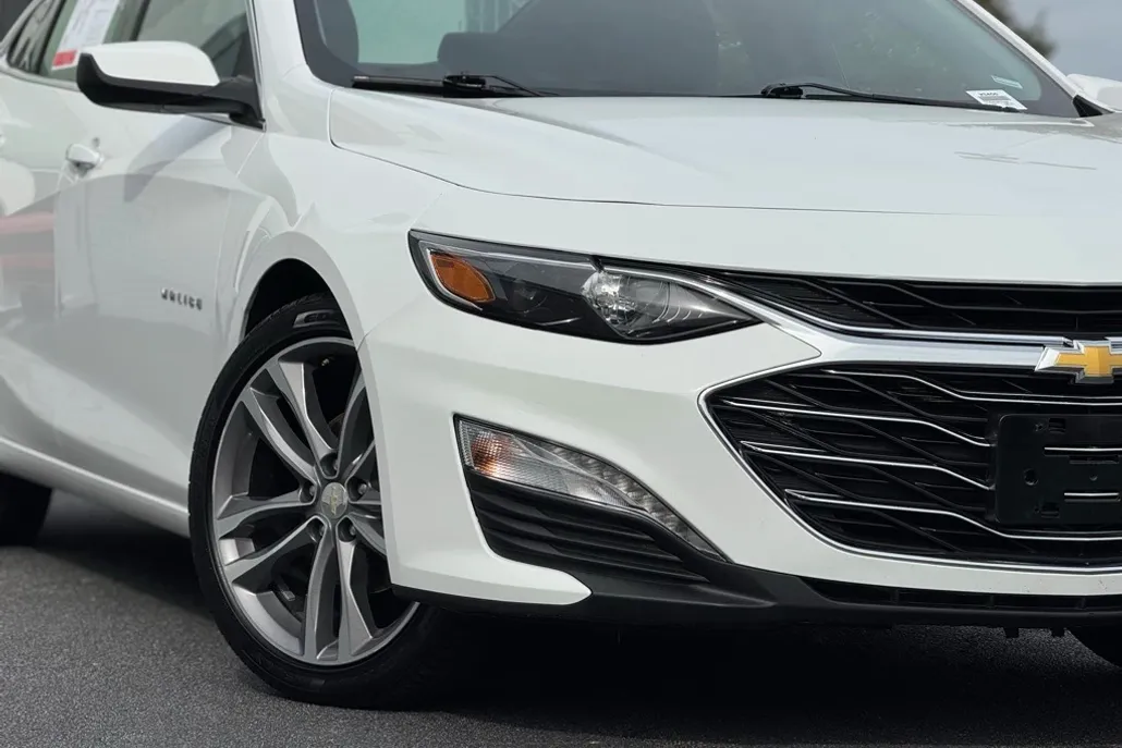 2023 Chevrolet Malibu 1LT photo 1