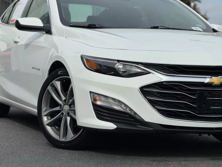 2023 Chevrolet Malibu 1LT photo 1