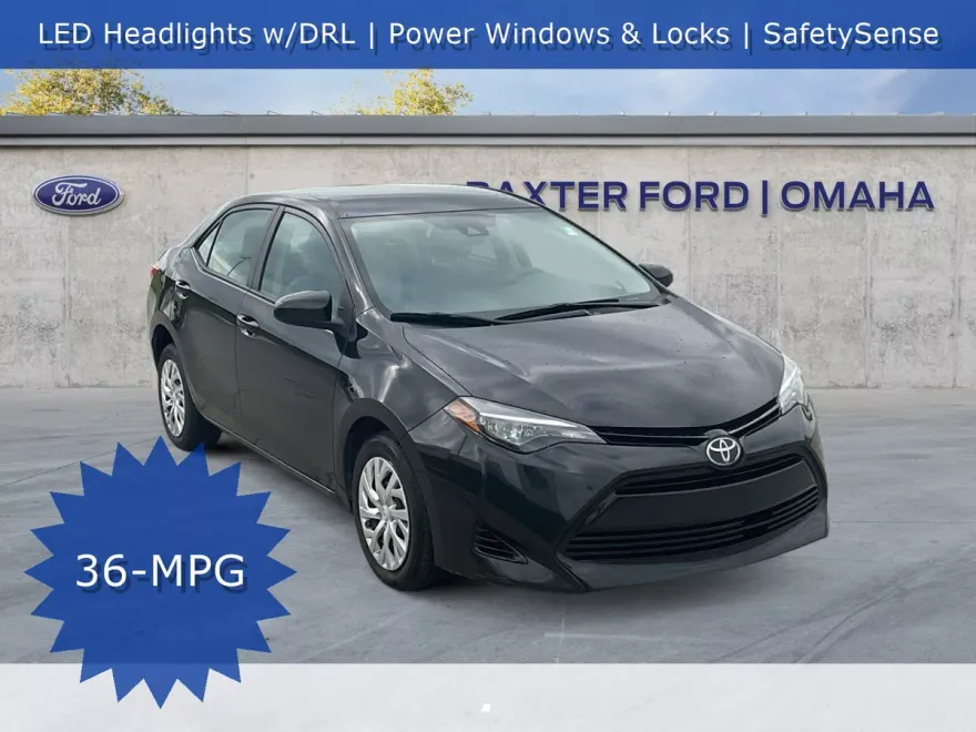 2018 Toyota Corolla LE photo 1