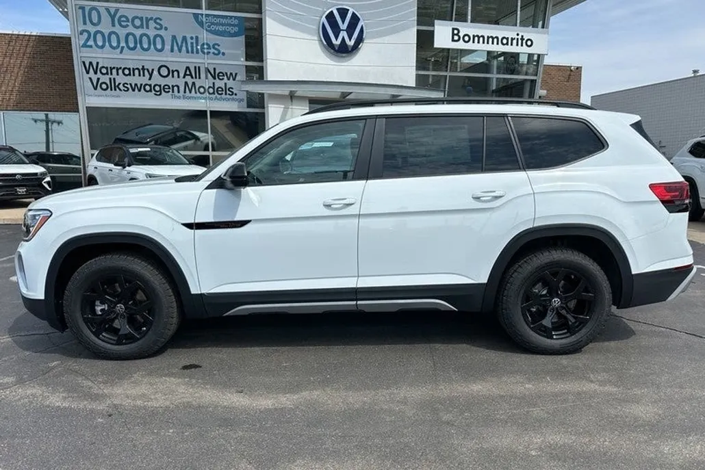 2025 Volkswagen Atlas Peak Edition SE Technology photo 1