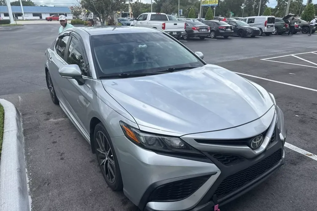 2023 Toyota Camry SE photo 1