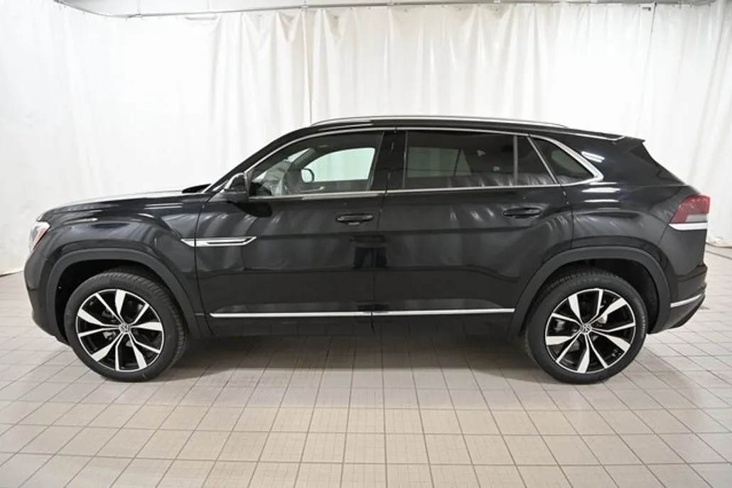 2025 Volkswagen Atlas Cross Sport SEL Premium R-Line photo 1
