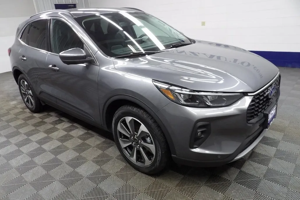 2024 Ford Escape Platinum photo 1