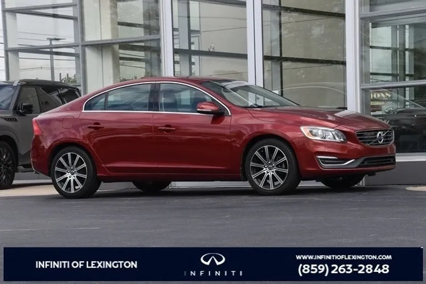 2017 Volvo S60 Inscription T5 Platinum photo 1