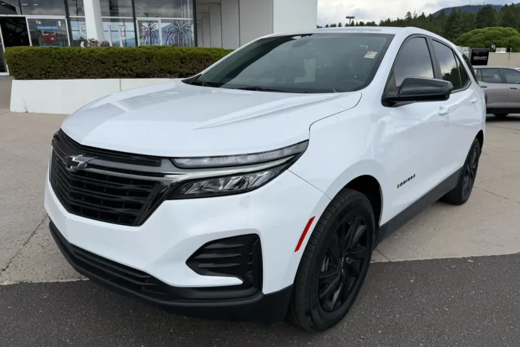2023 Chevrolet Equinox LS photo 1