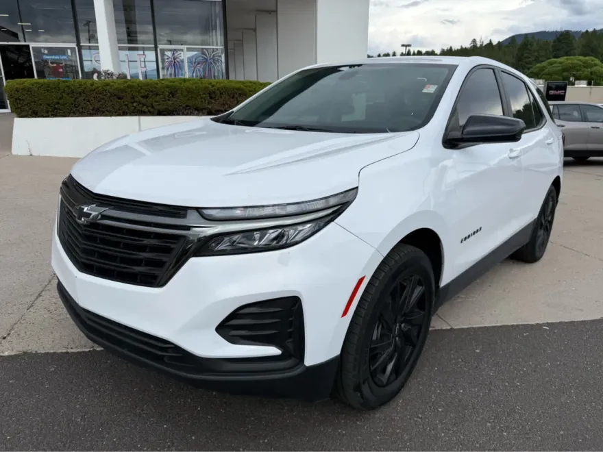 2023 Chevrolet Equinox LS photo 1
