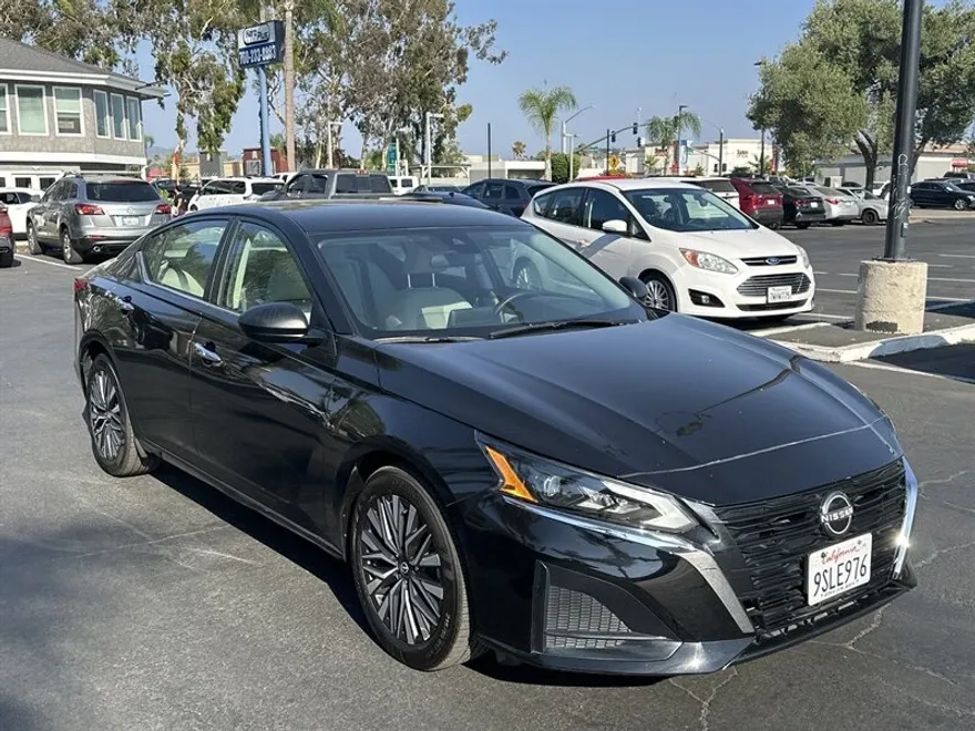 2025 Nissan Altima 2.5 SV photo 1