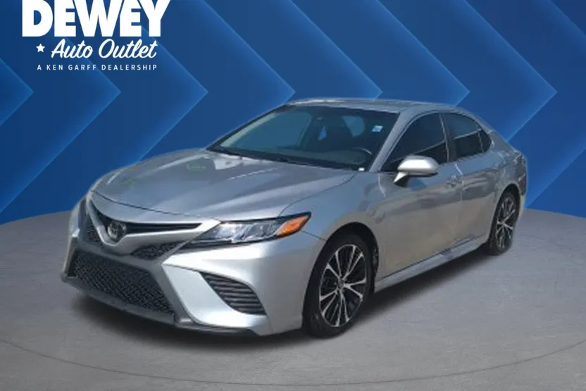 2020 Toyota Camry SE photo 1