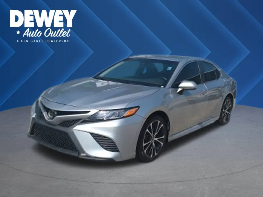 2020 Toyota Camry SE photo 1