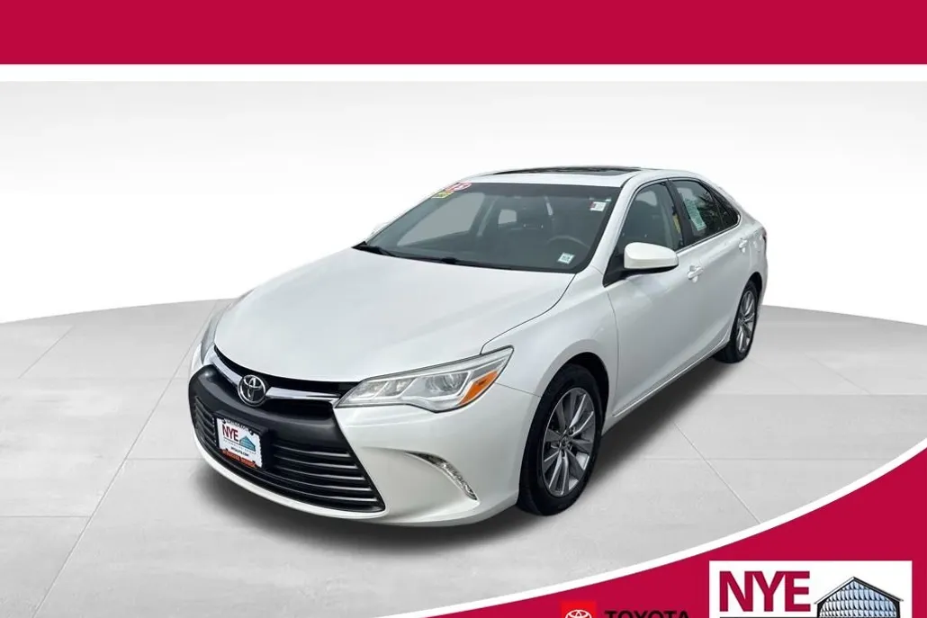 2015 Toyota Camry XLE photo 1